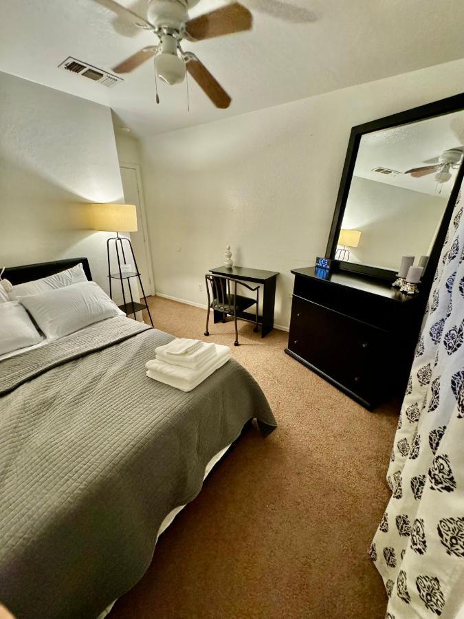 Cozy Private Room With Shared Bathroom Inside A House Phoenix Exterior foto
